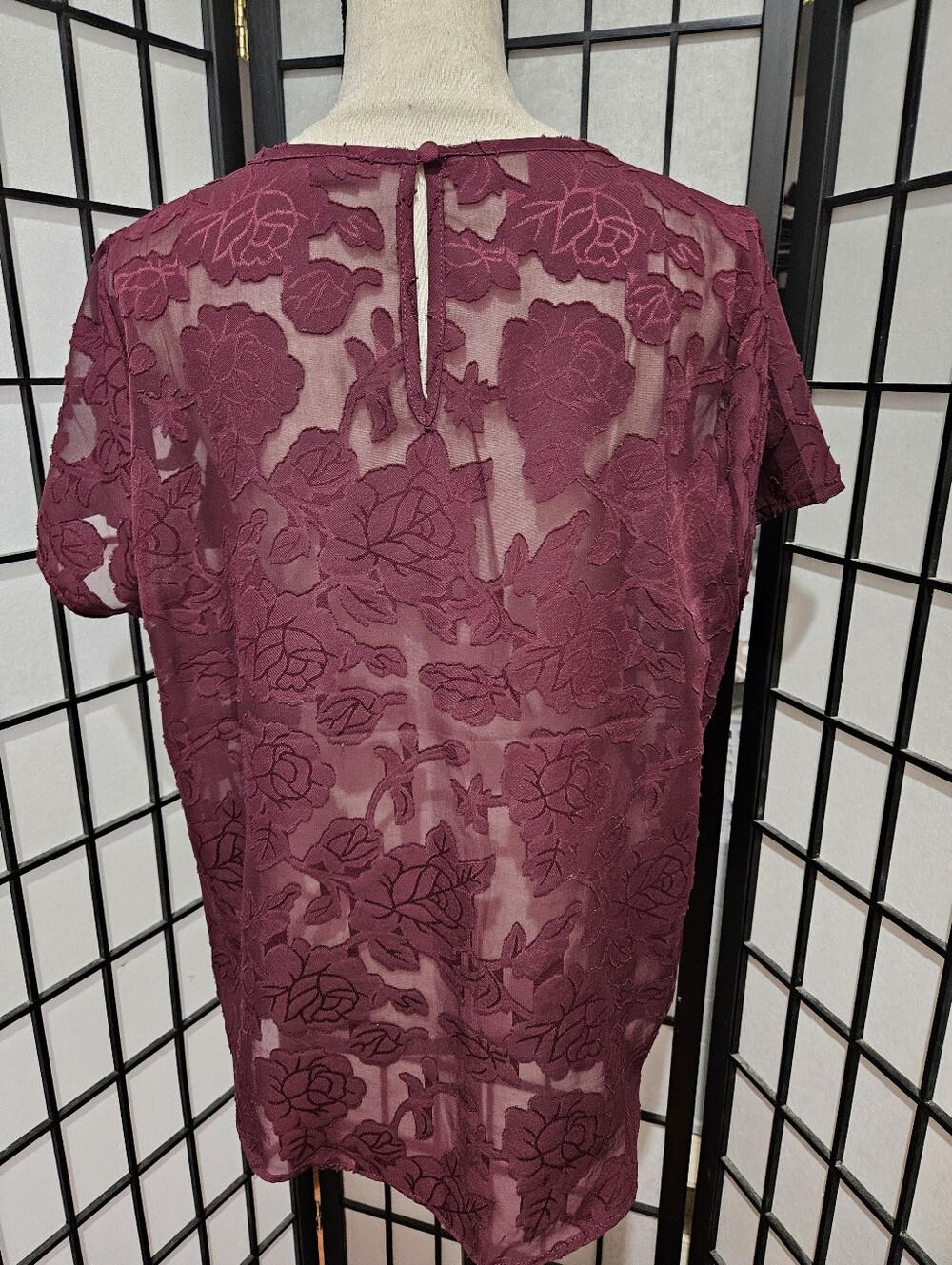 Torrid Size 00 (Large) Burgundy Floral Lace Sheer Short Sleeve Blouse - Picture 5 of 6